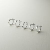 GARNIフープピアス　メンズもレディースも　4月誕生石ダイヤモンド　ラッピング Twelve Stone Pierce - 4月誕生石 ダイヤモンド | GARNI ONLINE