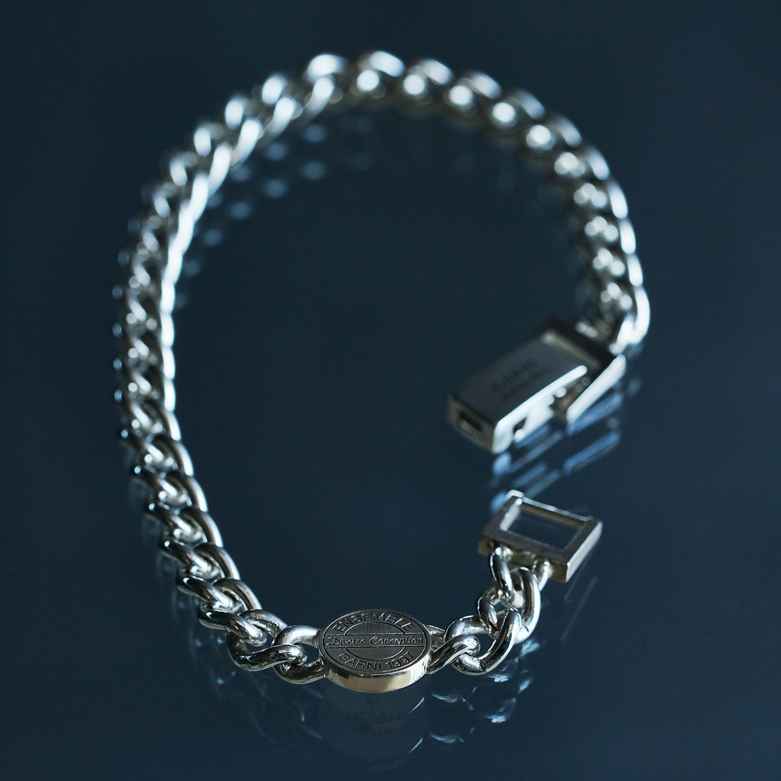Engrave Coin Bracelet | GARNI ONLINE STORE Engrave Coin Bracelet | GARNI ONLINE STORE