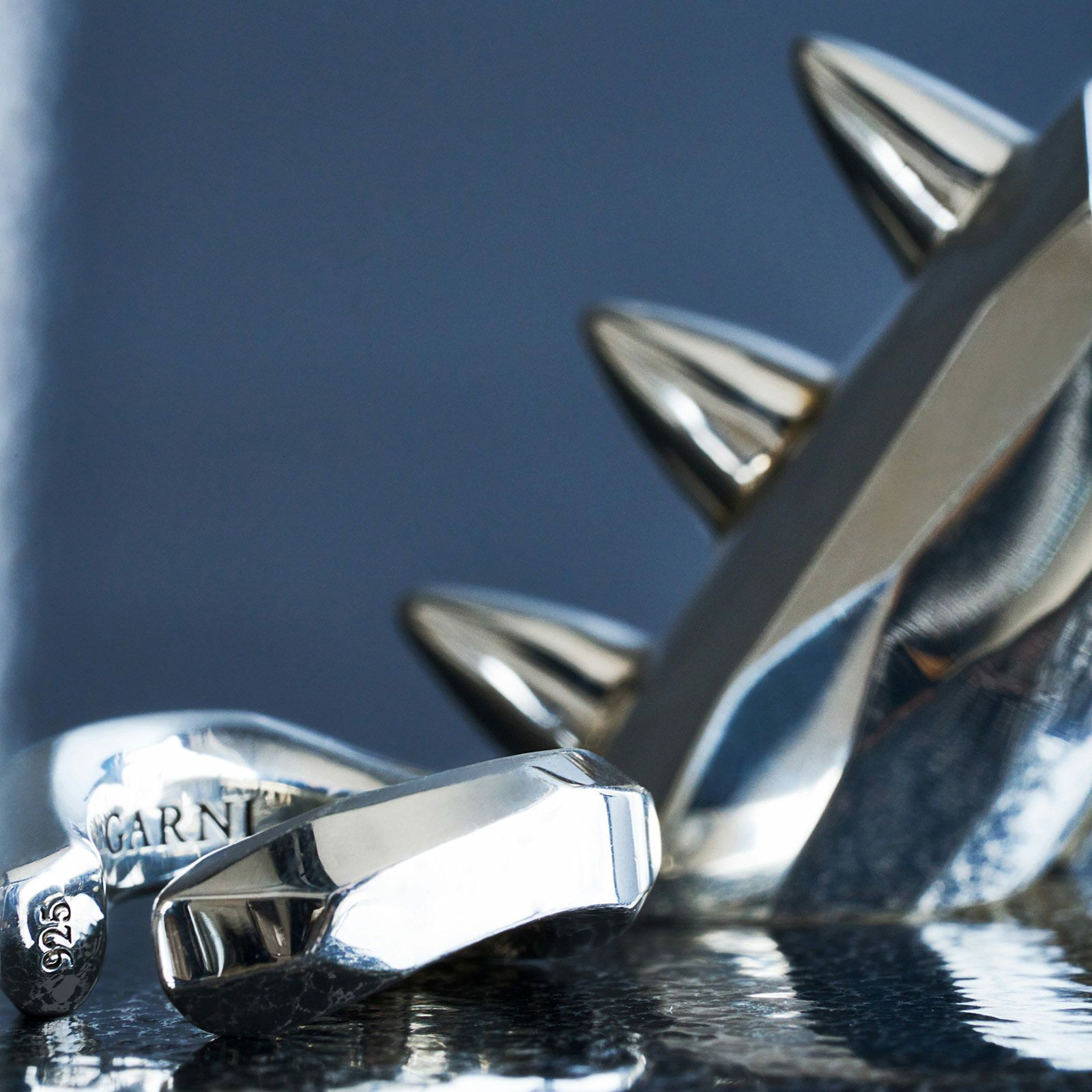 KAMIYA × GARNI」Crockery Spike Ear Cuff | GARNI ONLINE STORE
