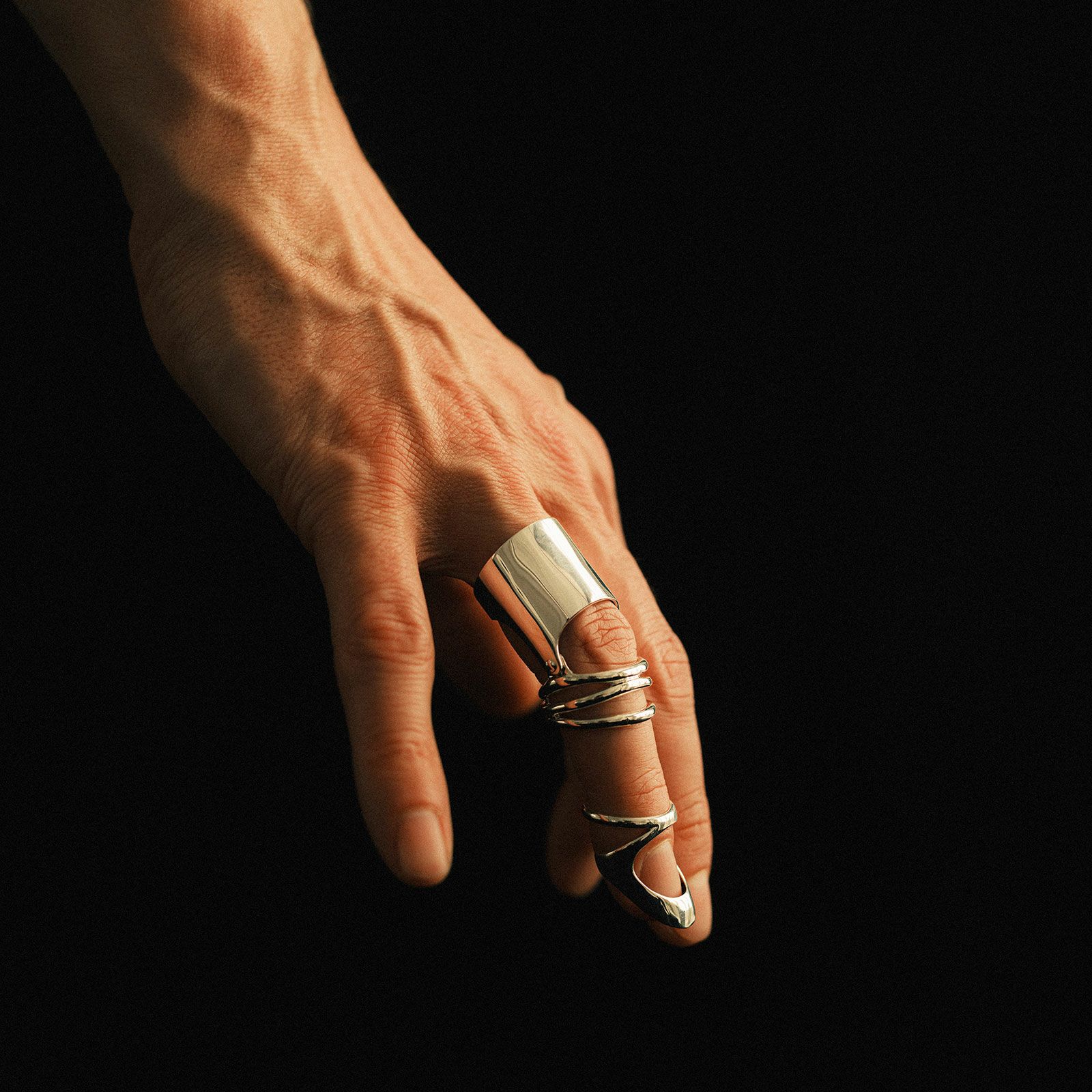 Fingertip Ring | GARNI ONLINE STORE